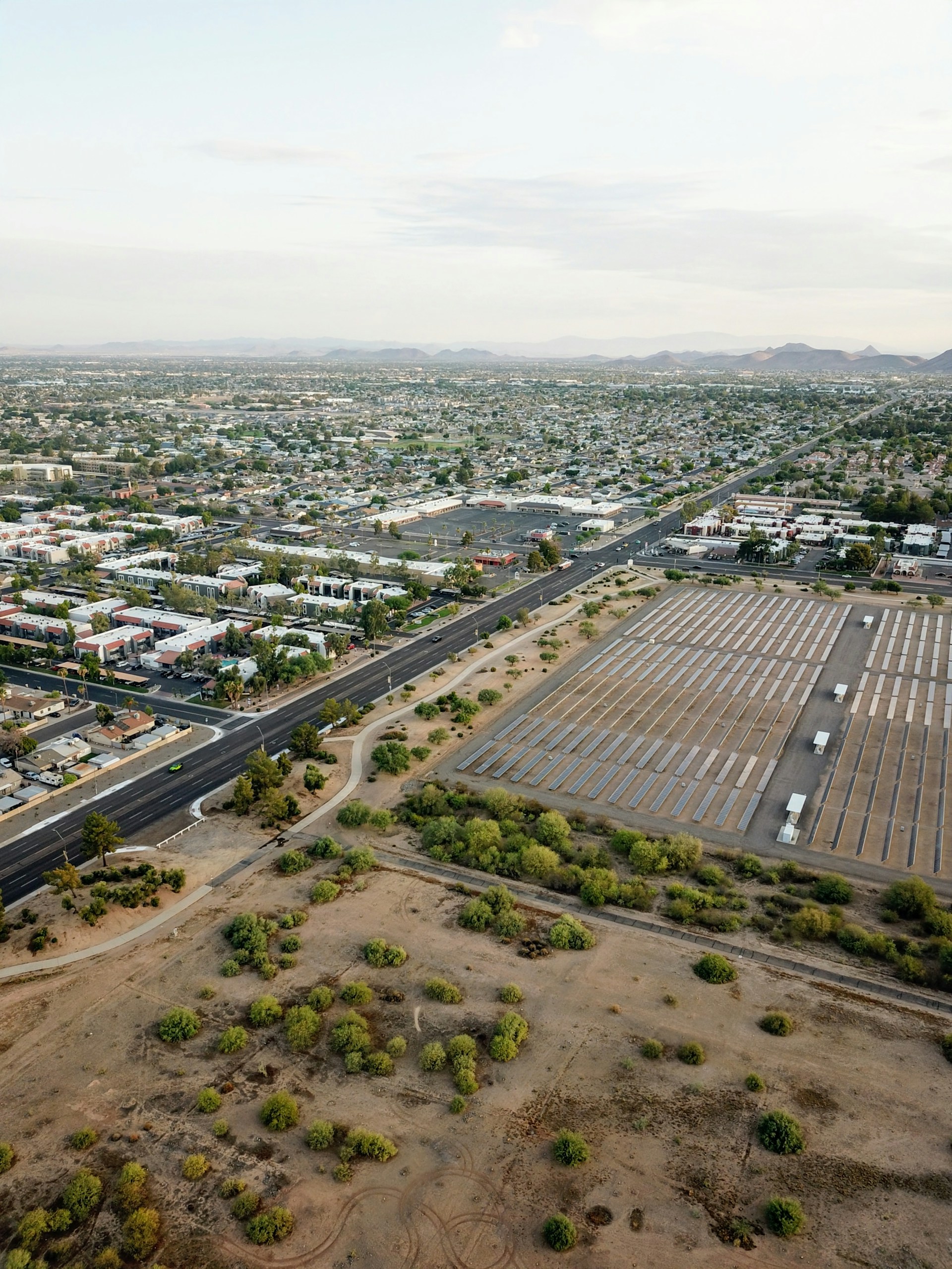 Huawei Wechselrichter mit angeschlossenem Stromspeicher im Technikraum eines Einfamilienhauses