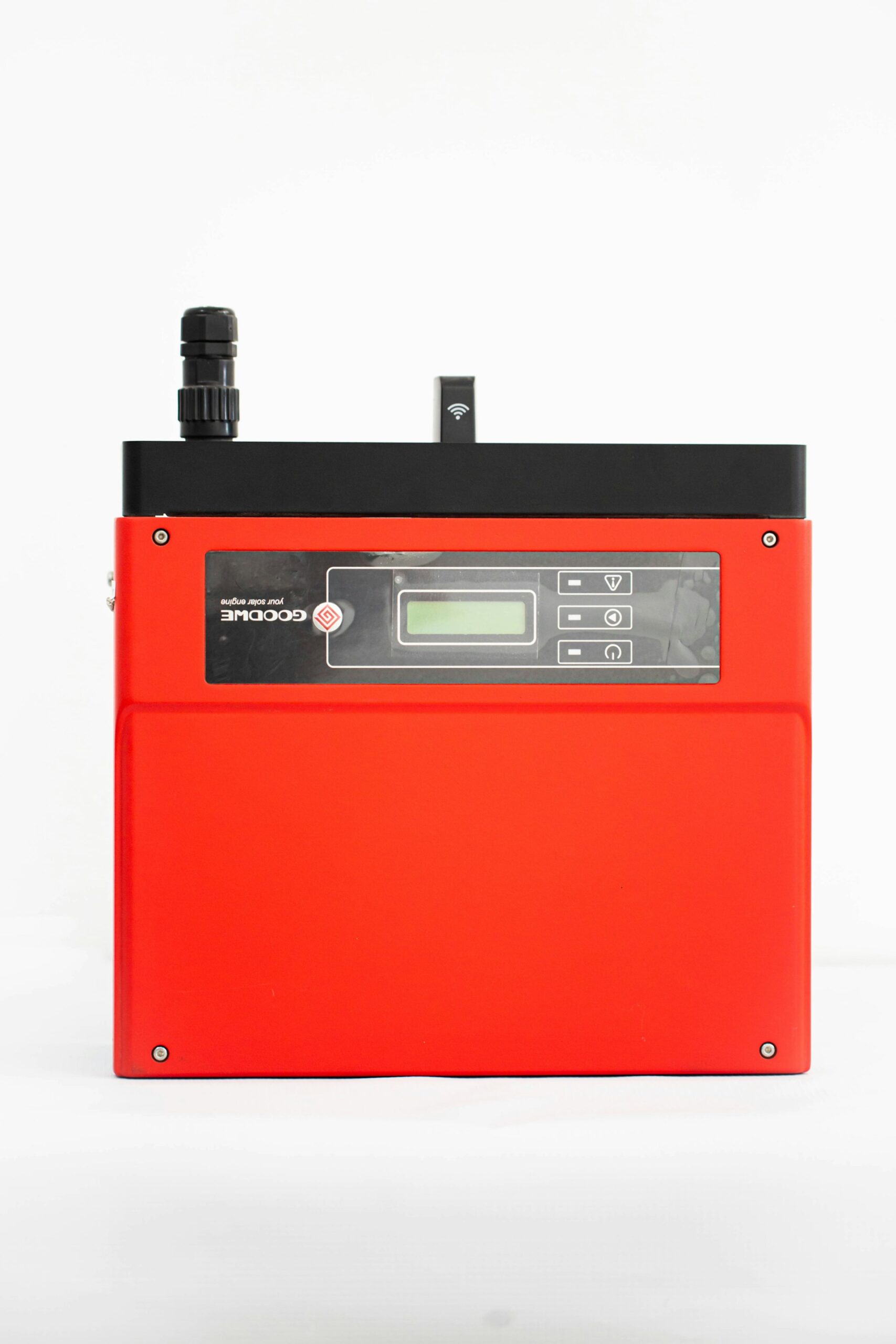 WandB2B Huawei Wechselrichter mit angeschlossenem Stromspeicher im Technikraum eines Einfamilienhauses